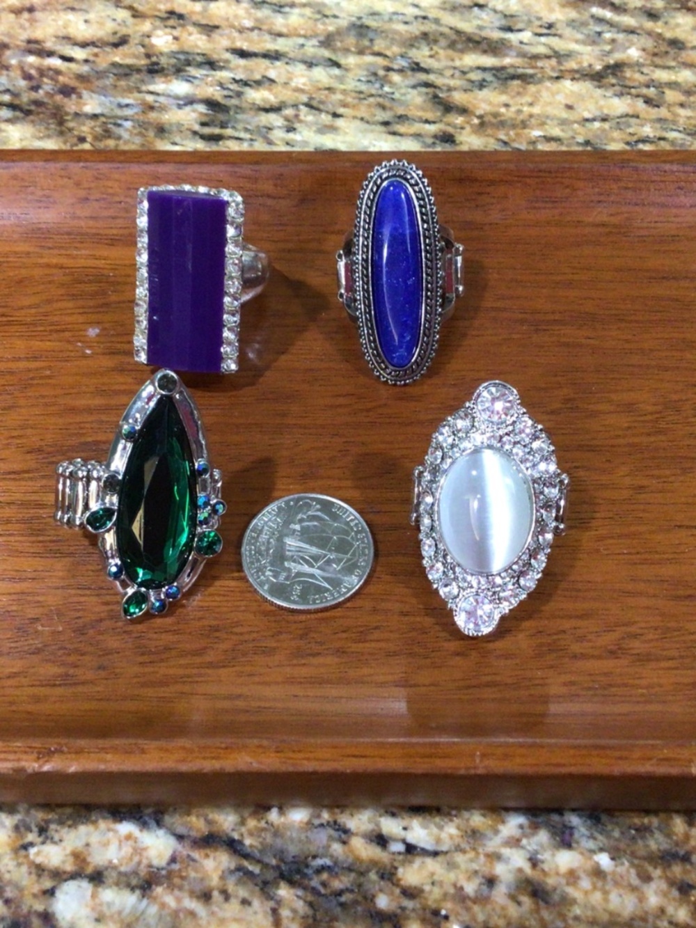 Lot of 14 great looking stretchy band rings. All in excellent shape - Picture 3 of 9